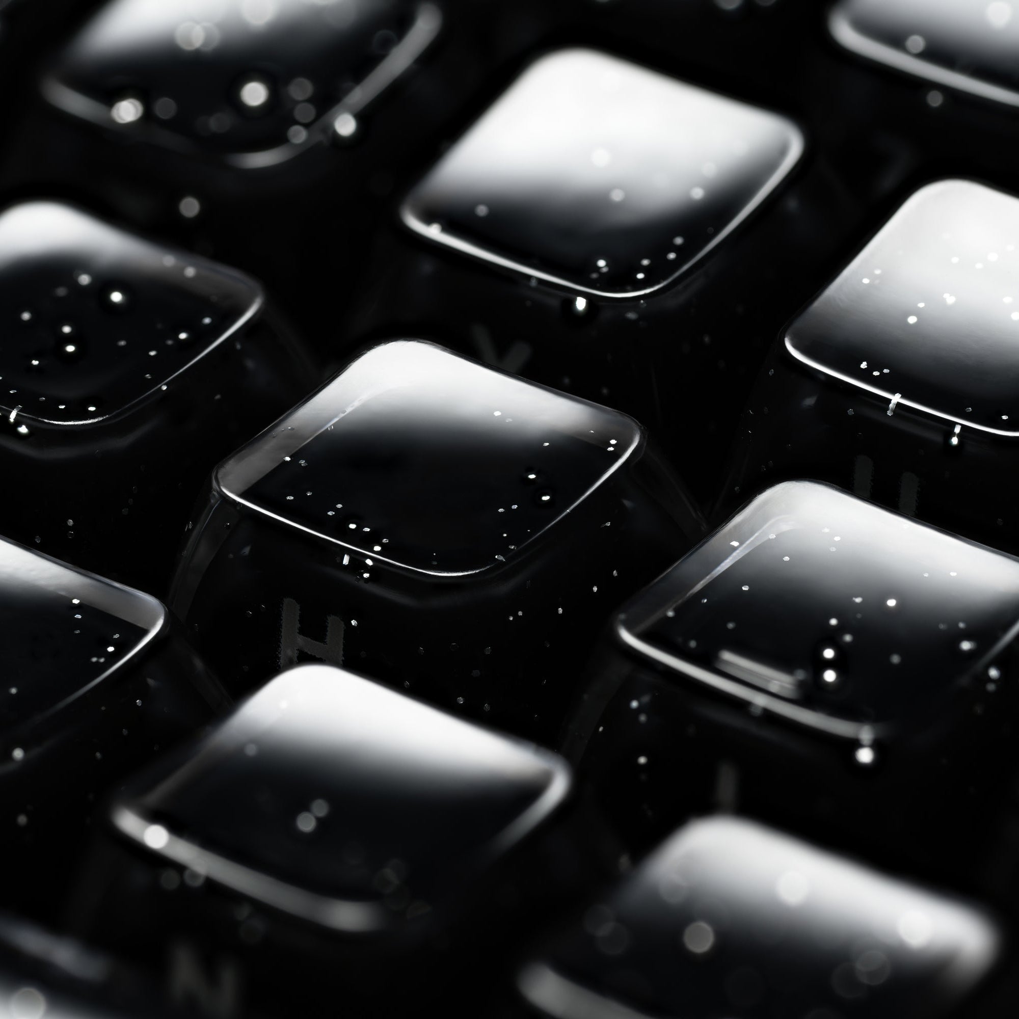 Inspired by the deep, luminous tones of a midnight nebula, Jelly R2 Starry brings a celestial look to your keyboard with translucent crystal-inspired keycaps and shimmering details.
